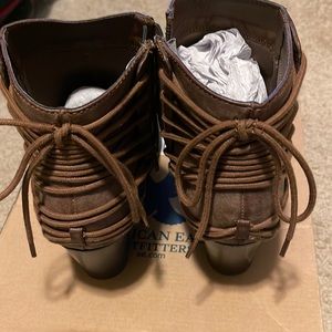 Brown low cut boots American Eagle size 9. Gently worm.